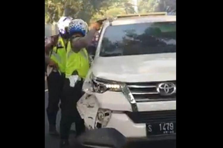kecelakaan-polisi-sampai-bawa-pistol.jpg
