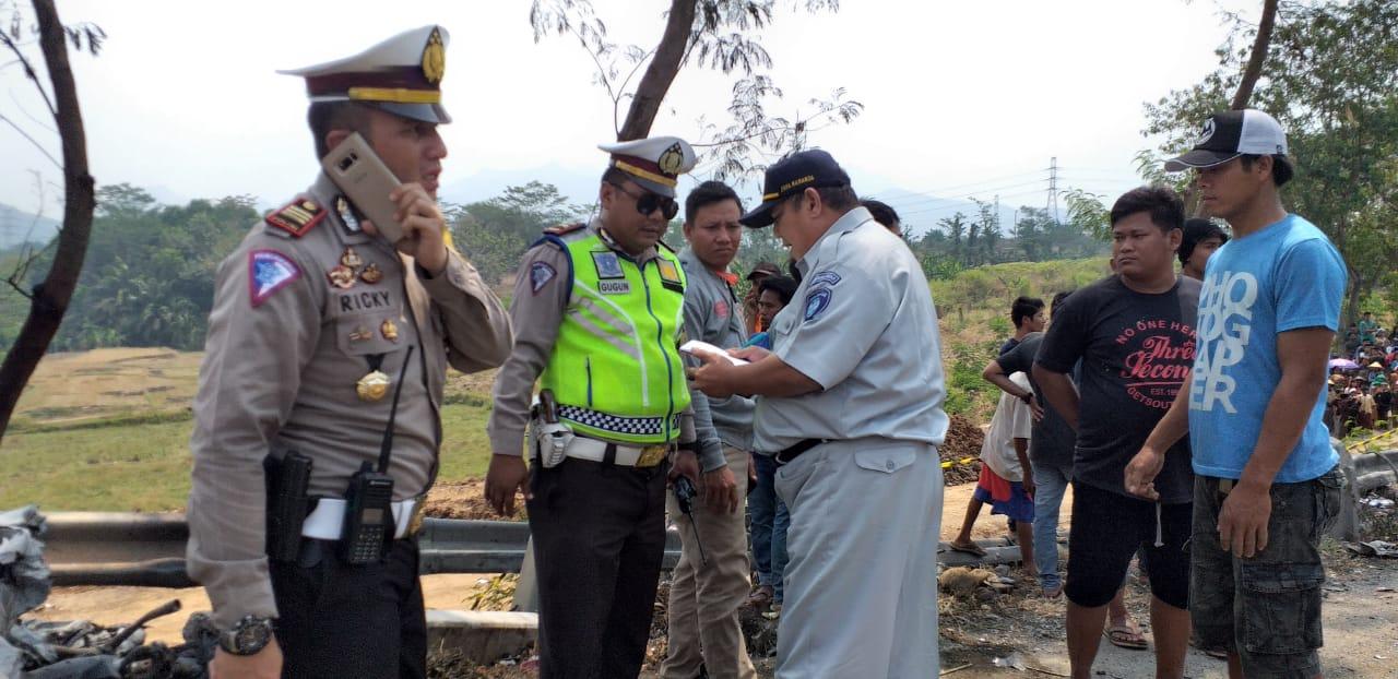 kecelakaan-tol-cipularang-2-september.jpg