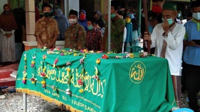 kedatangan-jenazah-arifin-ilyas-korban-jatuhnya-pesa-ist.jpg
