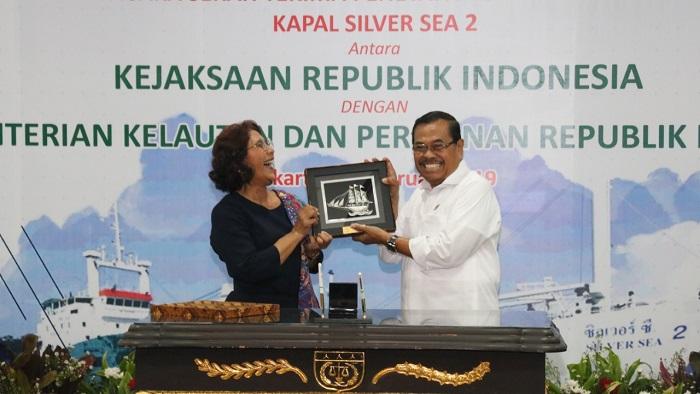 kejaksaan-agung-menyerahkan-barang-rampasan-milik-negara.jpg
