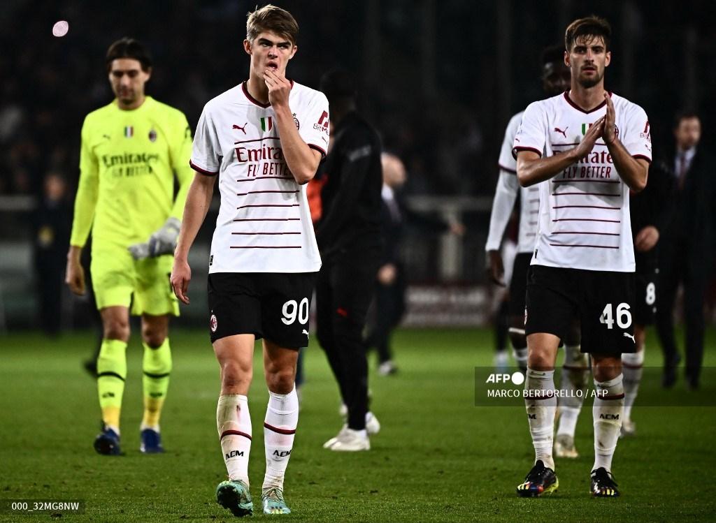 kekecewaan-pemain-ac-milan-setelah-kalah-di-torino.jpg