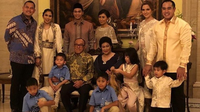 keluarga-besar-bakrie_20180616_205417.jpg