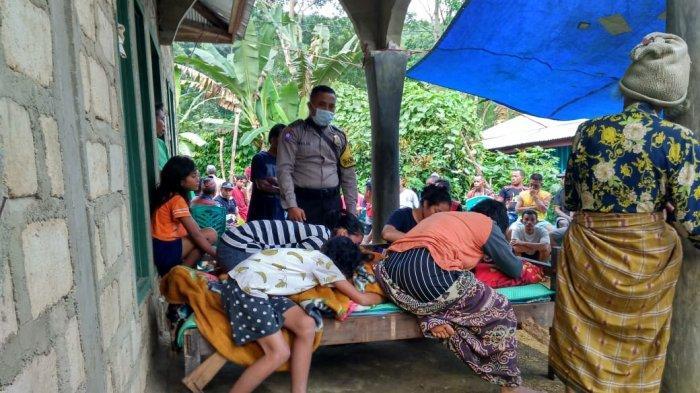 keluarga-sedang-meratapi-jenazah-korban.jpg