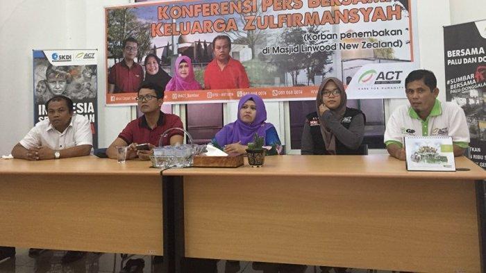 keluarga-zulfirman-syah-dan-tim-dari-act.jpg