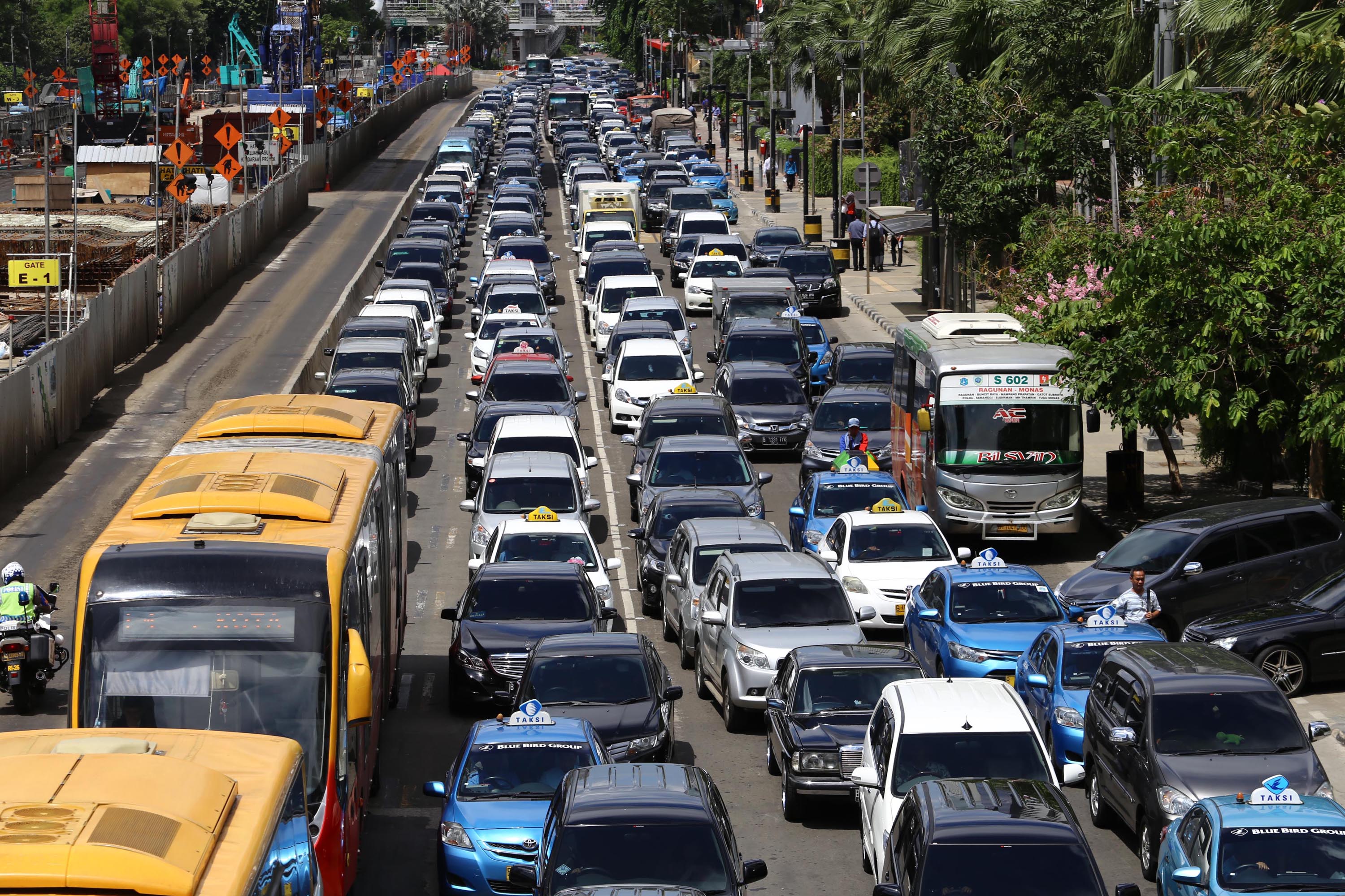 kemacetan-di-jalan-mh-thamrin_20141218_104721.jpg