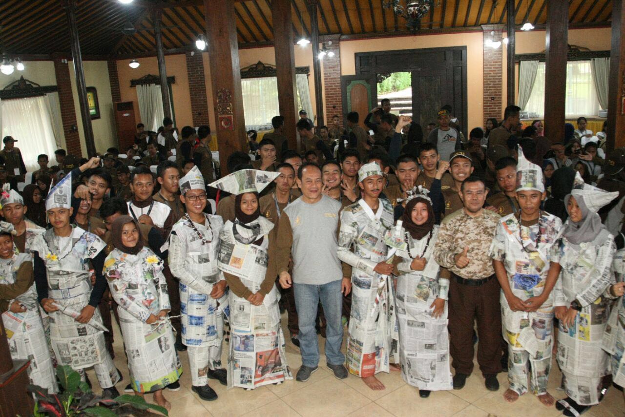 kemah-sosialisasi-empat-pilar-mpr_20170925_224242.jpg<pf>kemah-sosialisasi-empat-pilar-mpr_20170925_223923.jpg<pf>kemah-sosialisasi-empat-pilar-mpr_20170925_223721.jpg<pf>kemah-sosialisasi-empat-pilar-mpr_20170925_224405.jpg