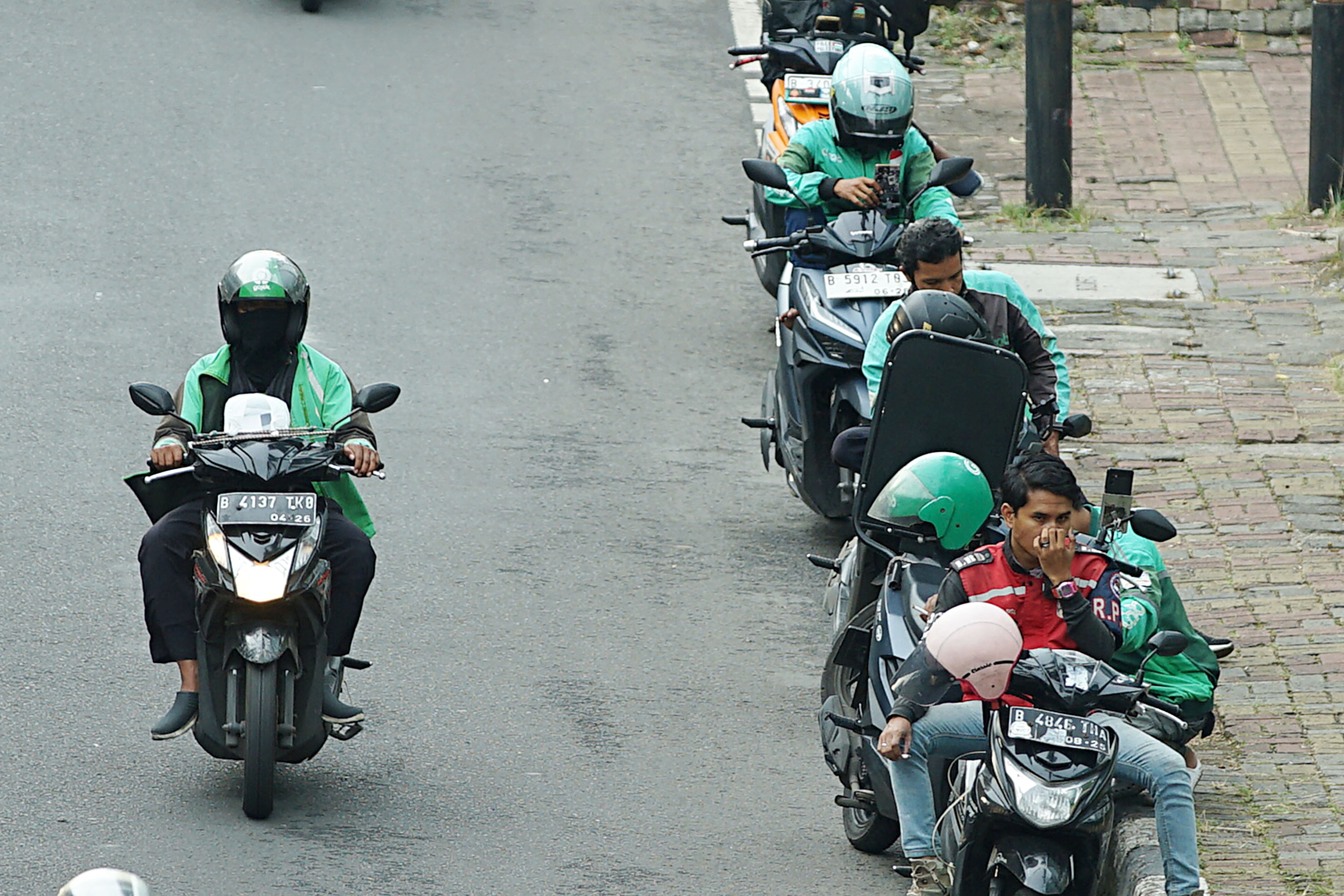 kemnaker-siapkan-aturan-perlindungan-ojek-online-ojol_20240614_192046.jpg