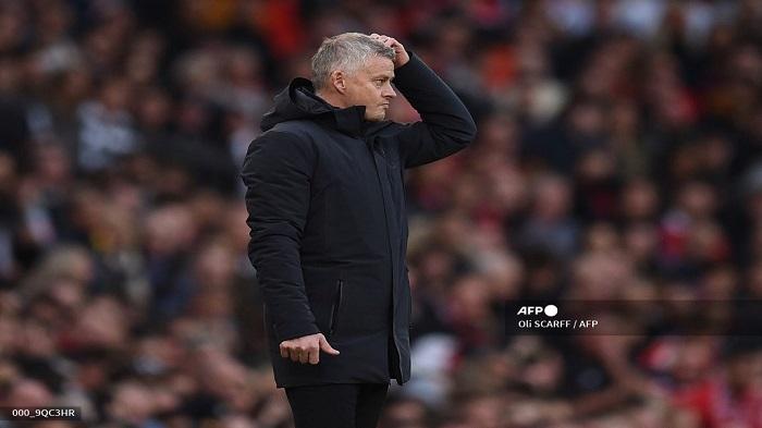 kemurungan-solskjaer-di-old-trafford.jpg