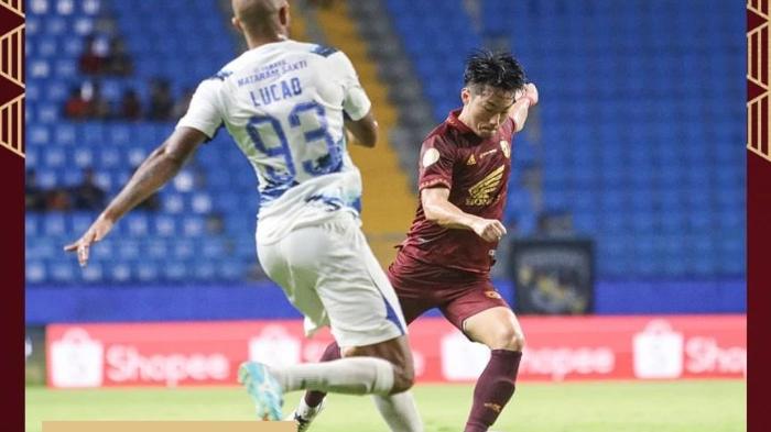 kenzo-nambu-psm-makassar-saat-dihadang-oleh-lucao-psis-semarang-di-liga-1.jpg