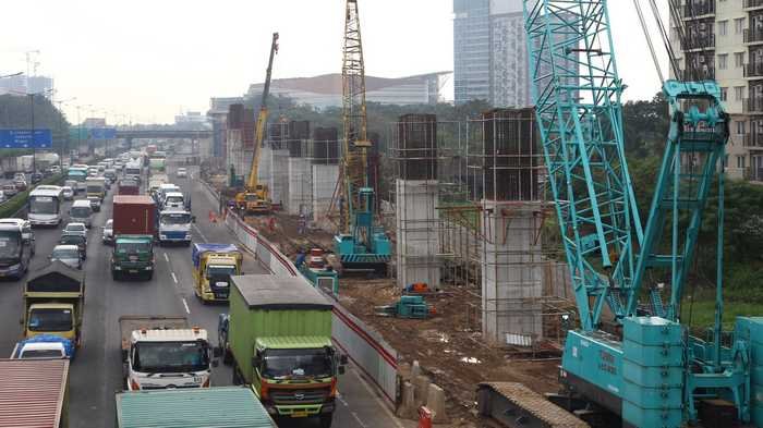kepadatan-lalu-lintas-di-jalan-tol-jakarta-cikampek_20170901_204858.jpg