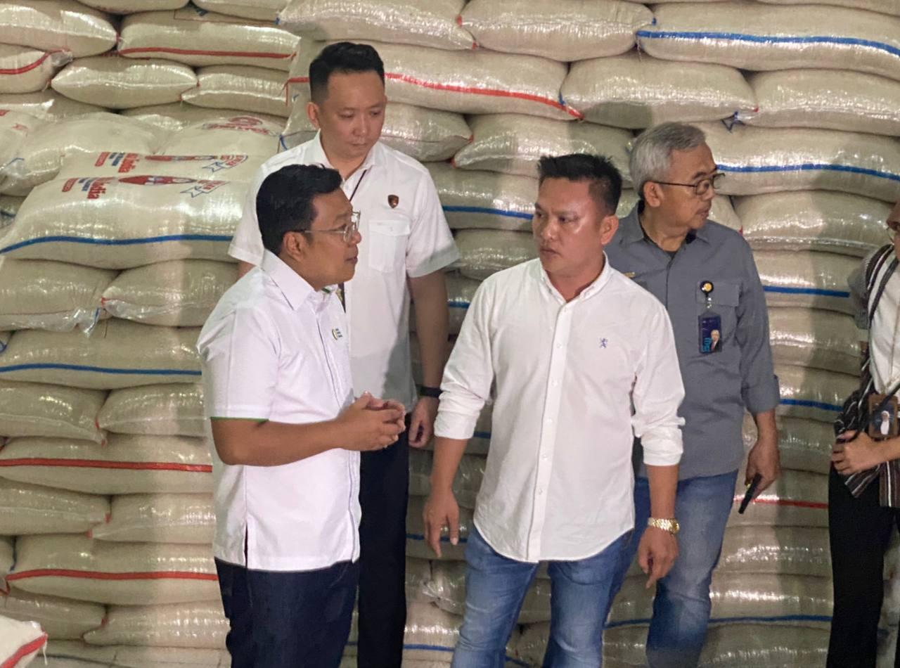 kepala-badan-pangan-nasional-arief-prasetyo-adi-menyambangi-pasar-induk-beras-cipinang.jpg