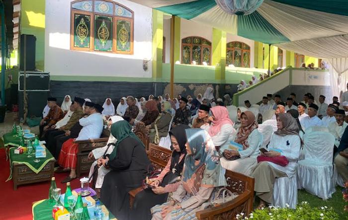 kepala-bkkbn-hasto-bersama-jemaah-pesantren.jpg