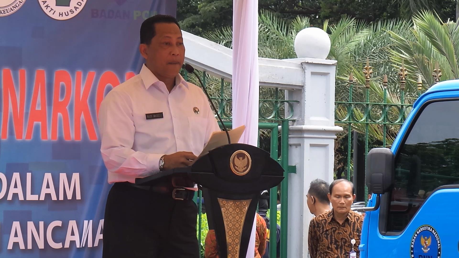 kepala-bnn-munsnahkan-barbuk-narkoba_20161212_154513.jpg