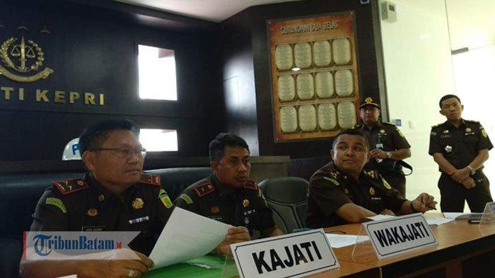 kepala-kejaksaan-tinggi-kepri-asri-agung-putra.jpg