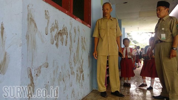 kepala-sekolah-sdn-latek_20170206_223359.jpg