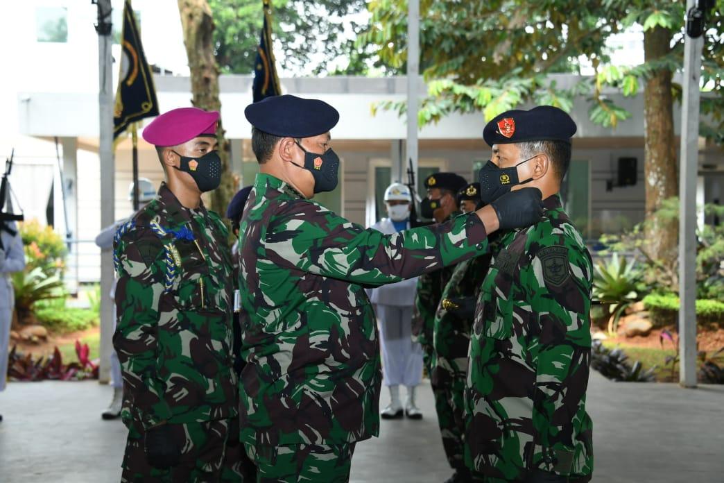 kepala-staf-angkatan-laut-ksal-laksamana-tni-yudo-margono-menyerahkan-jab.jpg