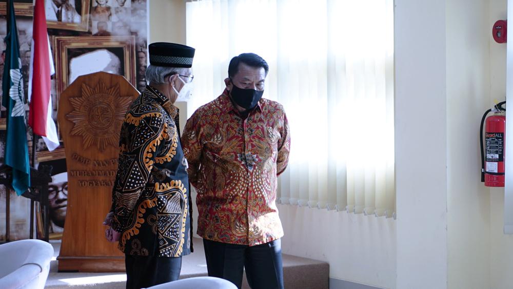 kepala-staf-kepresidenan-moeldoko-dengan-ketua-pp-muhammadiyah-haedar-natshir.jpg
