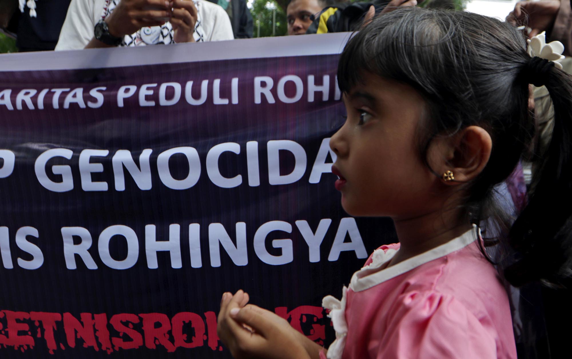 kepedulian-warga-muslim-di-medan-terhadap-warga-rohingya_20170831_001008.jpg