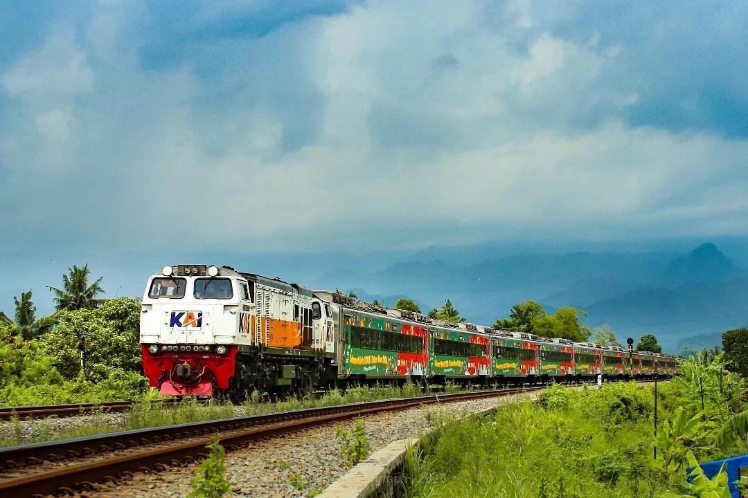 kereta-api-KAI-Biosolar.jpg