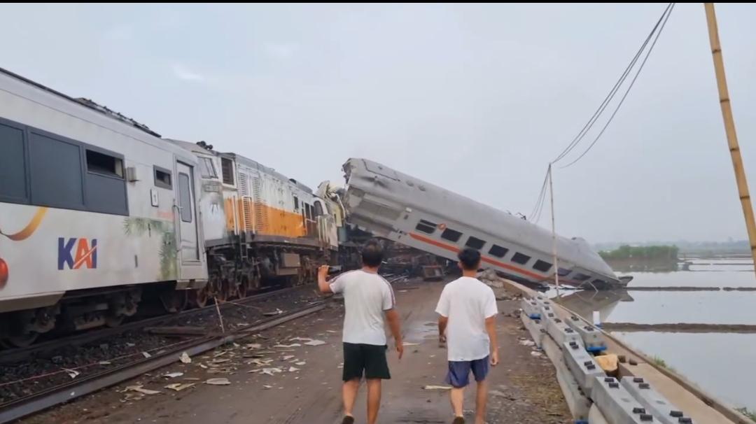 kereta-api-cicalengka-tabrakan.jpg