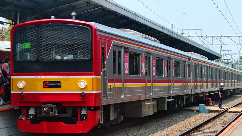 kereta-commuter-line_20160729_135658.jpg