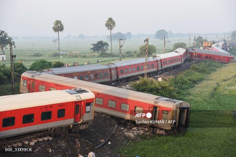 kereta-ekspres-tergelincir-pada-akhir-11-oktober-di-negara-bagian-bihar-india.jpg