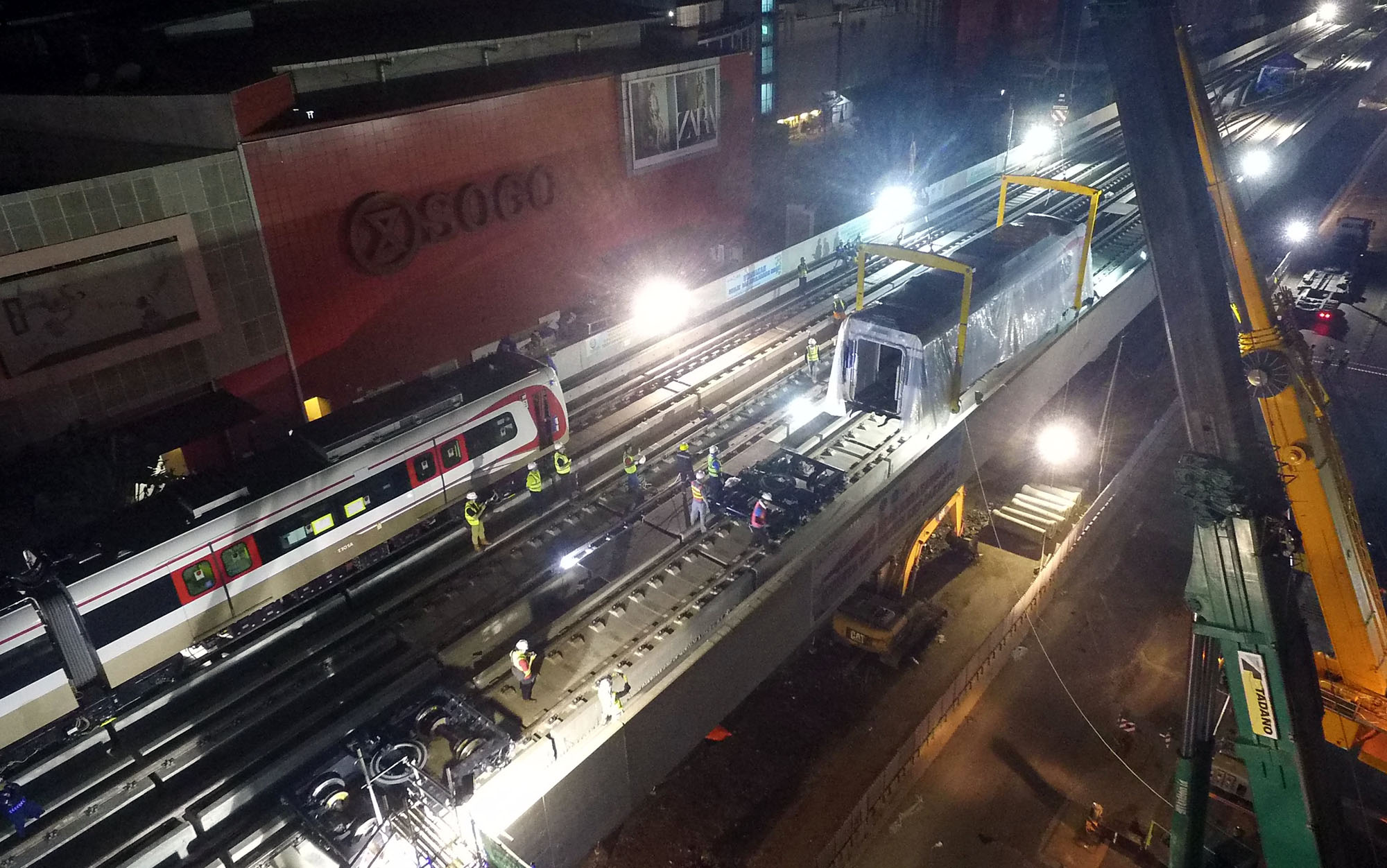 kereta-lrt-tiba-di-kelapa-gading_20180715_160152.jpg