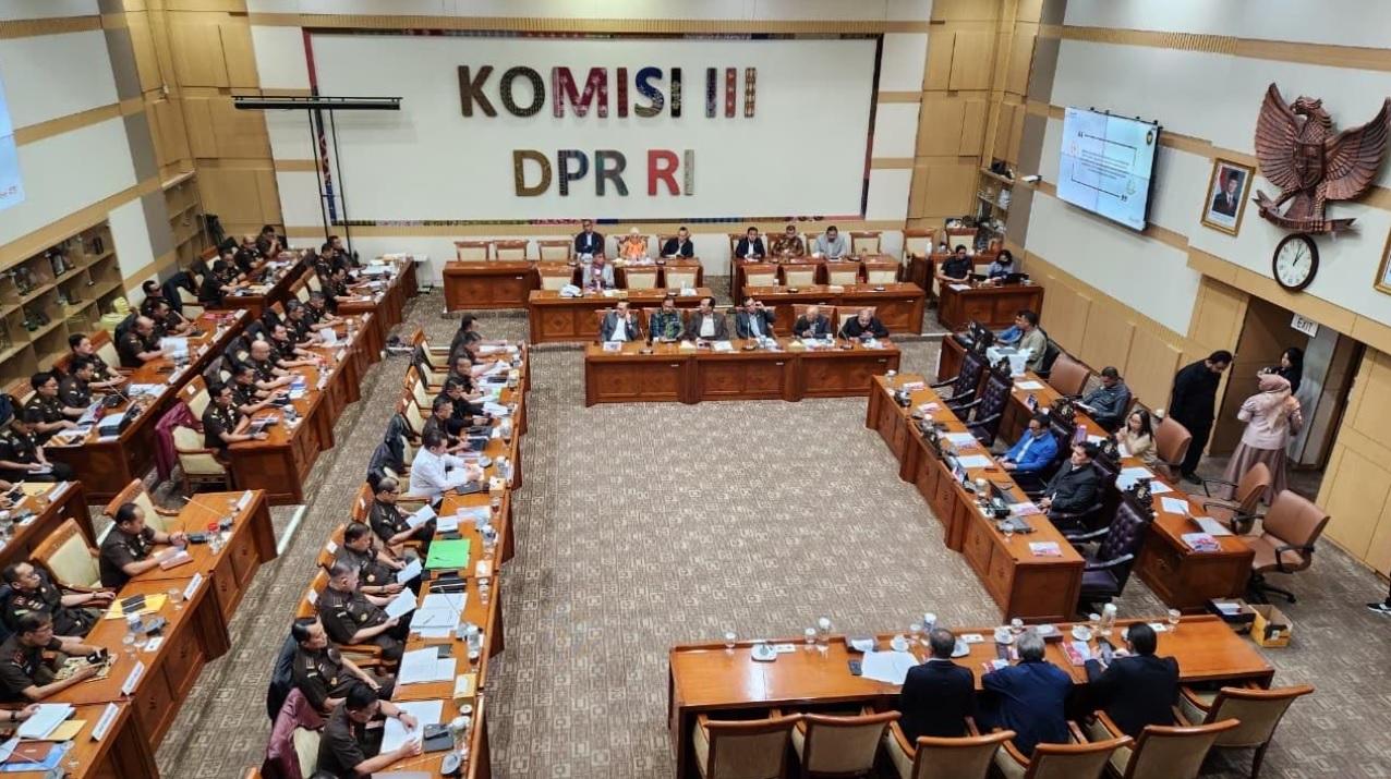 kerja-Komisi-III-DPR-RI-bersama-Kejak.jpg