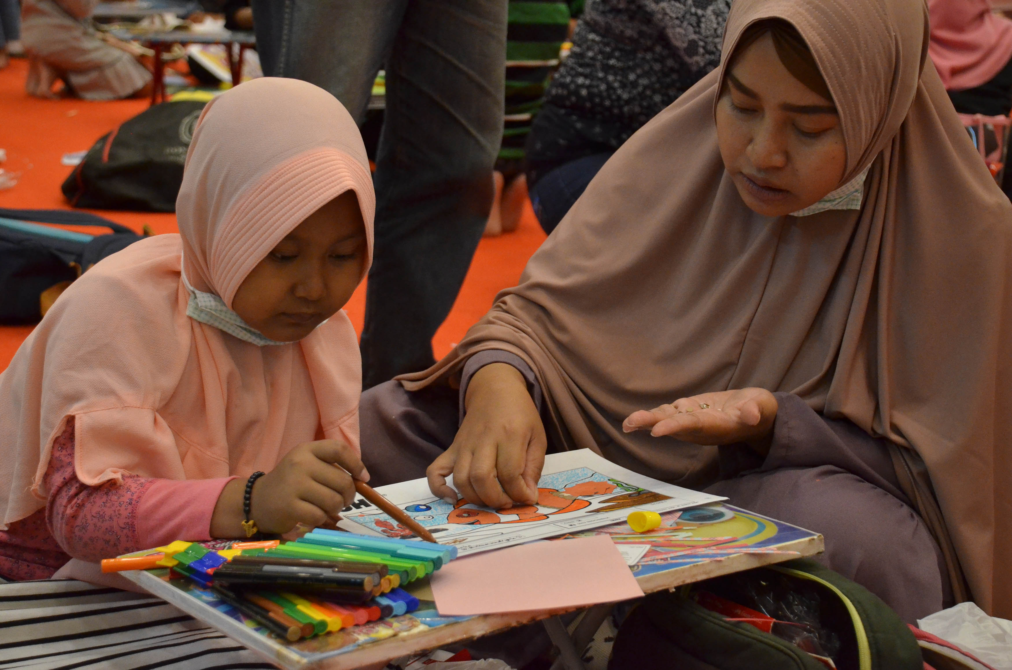 kerja-sama-ibu-dan-anak-dalam-berkreatif_20190319_203510.jpg