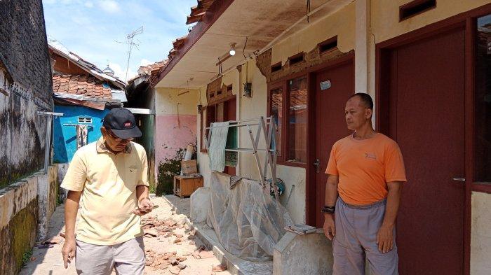 kerusakan-bangunan-akibat-gempa-sumedang-di-kampung-babakan-hurip.jpg