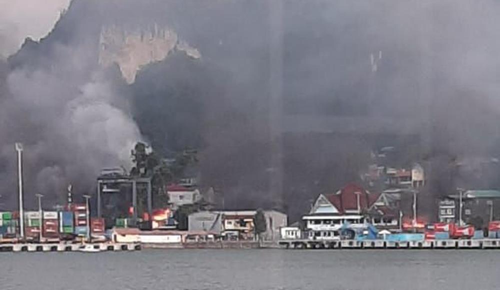 kerusuhan-di-jayapura-papua.jpg