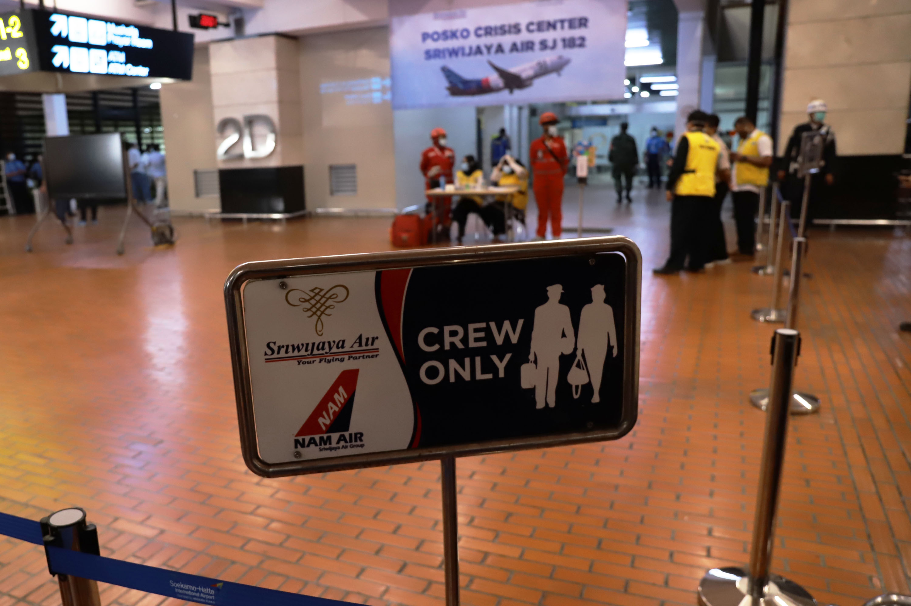 kesibukan-di-posko-crisis-center-sriwijaya-air-sj-182_20210110_085550.jpg