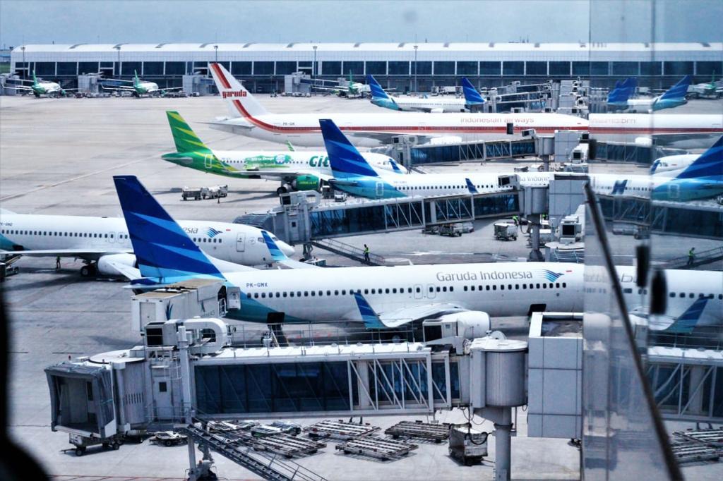 kesibukan-pesawat-di-bandara-soekarno-hatta.jpg