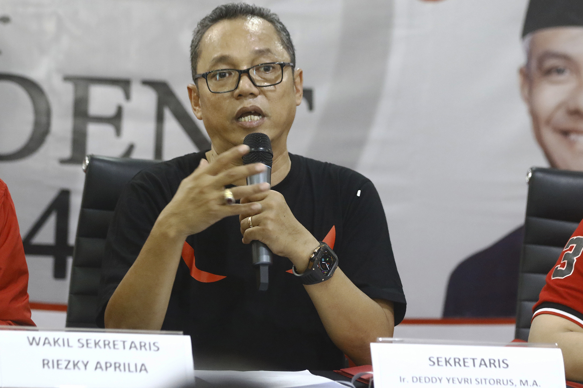 keterangan-pers-tkrpp-pdi-perjuangan_20230512_221128.jpg