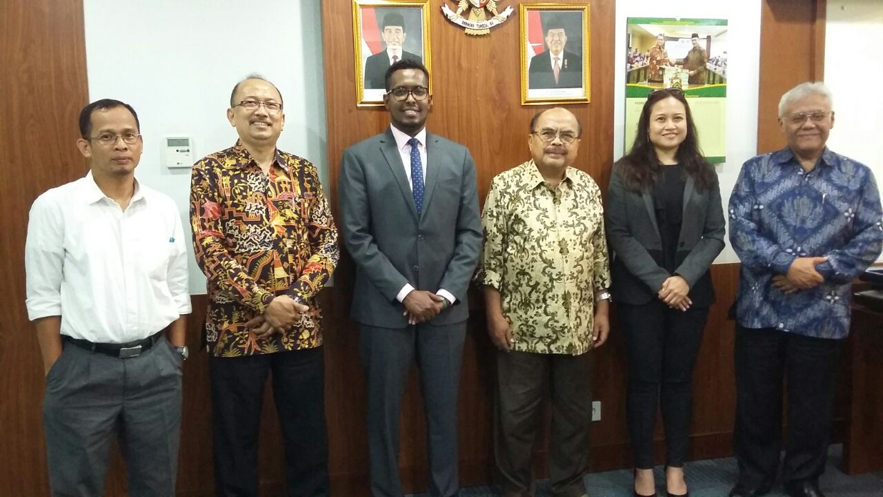 ketua-baznas-bertemu-direktur-perencanaan-unrwa_20180223_144957.jpg