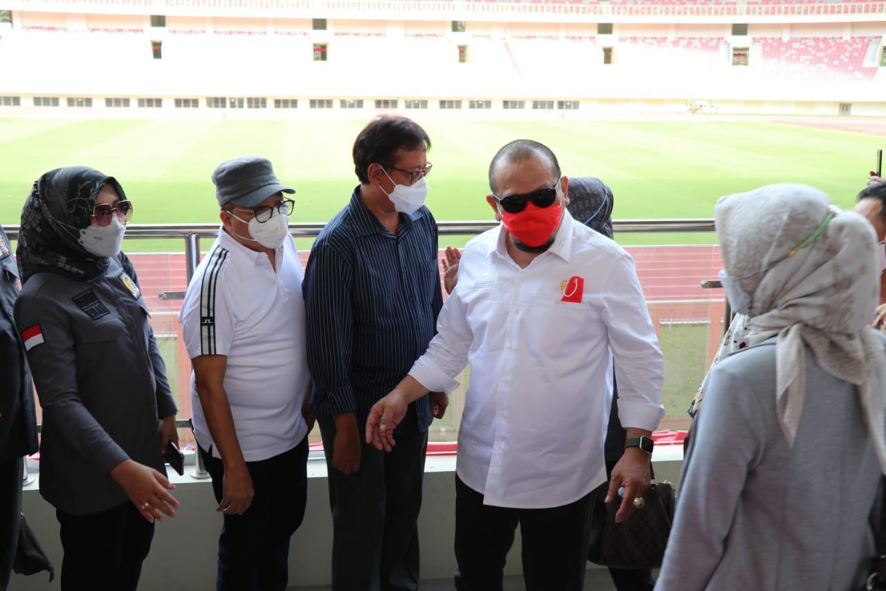 ketua-dpd-ri-saat-meninjau-venue-stadion-sepak-bola-untuk-pon-xx-papua-2704.jpg