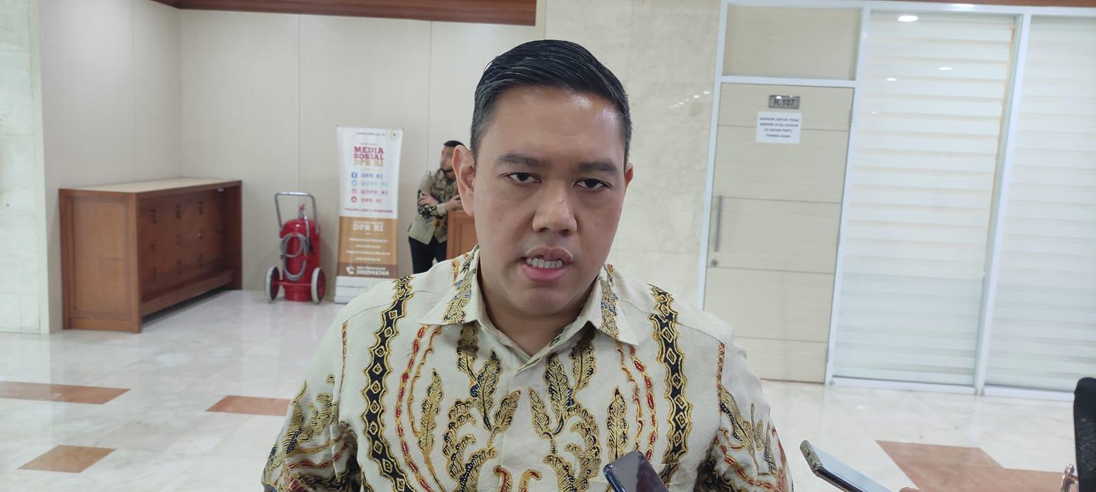 ketua-dpp-partai-golkar-dave-laksono-saat-ditemui-awak-media.jpg