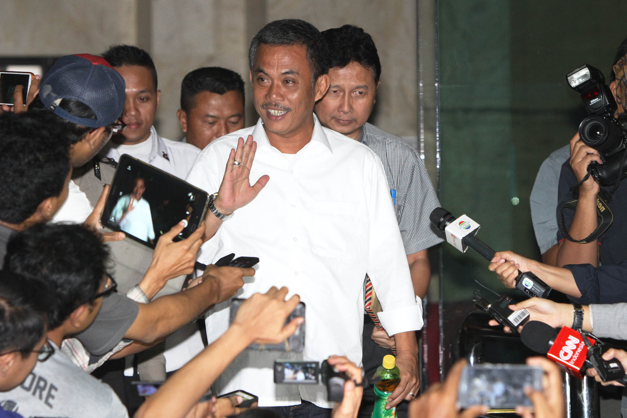 ketua-dprd-dki-kembali-diperiksa-kpk_20160505_021453.jpg