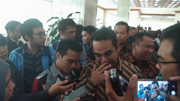 ketua-fraksi-gerindra-ahmad-muzani_20170718_163635.jpg
