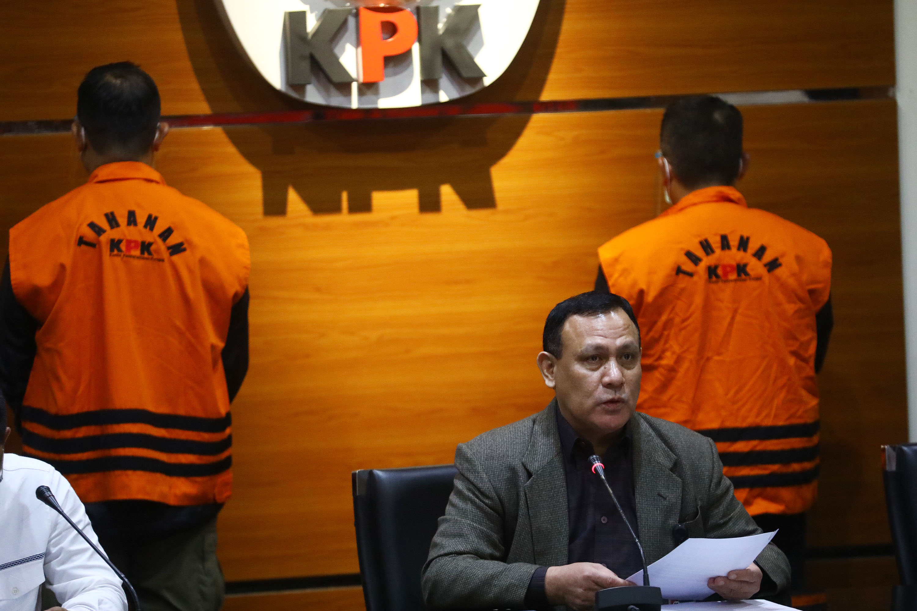 ketua-kpk-beri-keterangan-penahanan-mensos-juliari-batubara_20201206_195332.jpg