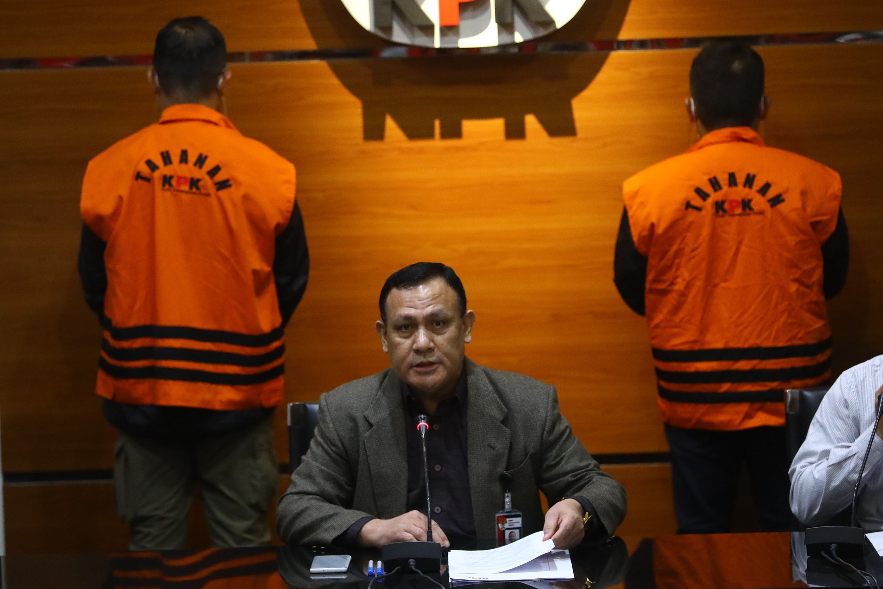 ketua-kpk-beri-keterangan-penahanan-mensos-juliari-batubara_20201206_195337.jpg