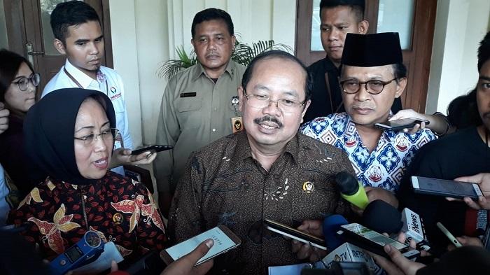 ketua-ombudsman-di-kemenkopolhukam.jpg