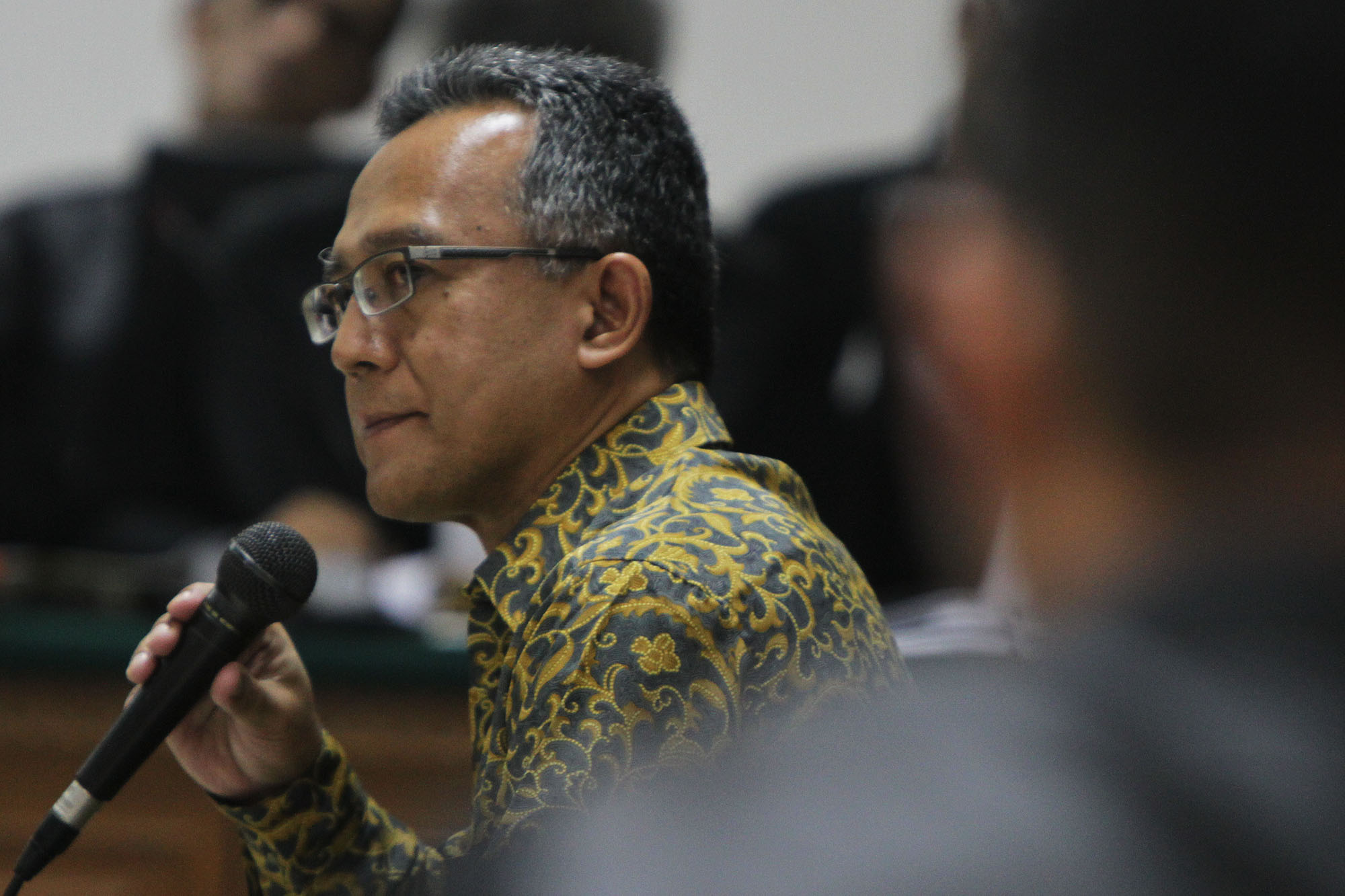 ketua-ptun-medan-jalani-sidang-dakwaan-di-pengadilan-tipikor_20151009_111303.jpg
