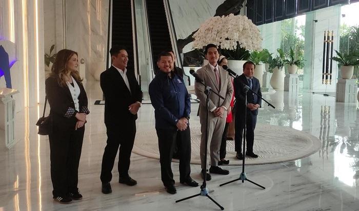 ketua-umum-dpp-psi-kaesang-pangarep-bersama-ketua-teritorial-pemenangan-nasdem-papua-robert-rouw.jpg