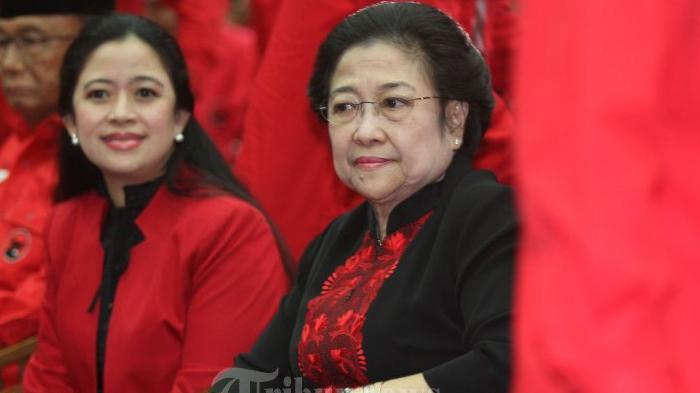 ketua-umum-pdip-megawati-soekarnoputri-kanan-dan-putrinya-puan-maharani.jpg