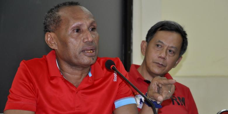 ketua-umum-persipura-benhur-tommy-mano_20150524_213004.jpg
