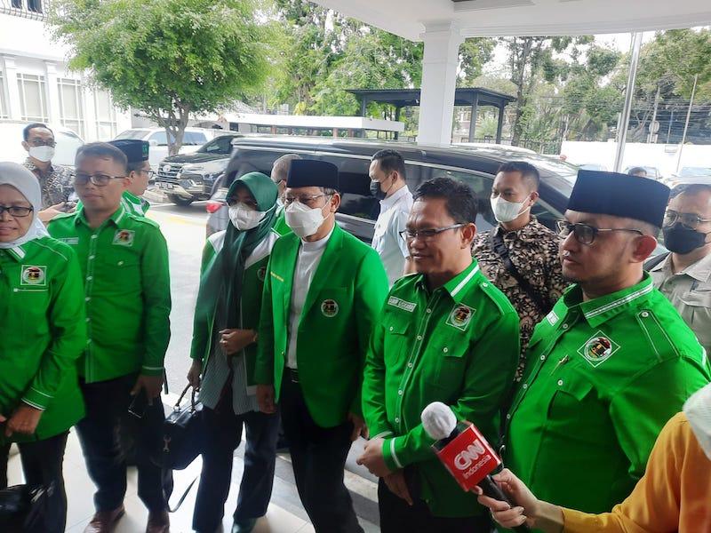 ketua-umum-ppp-menyambangi-kpu-nih3.jpg