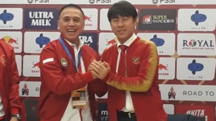 ketua-umum-pssi-iwan-bule-dan-shin-tae-yong-131022.jpg