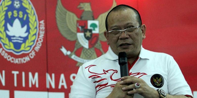 ketua-umum-pssi-periode-2015-2019-la-nyalla-mattalitti_20150418_183347.jpg