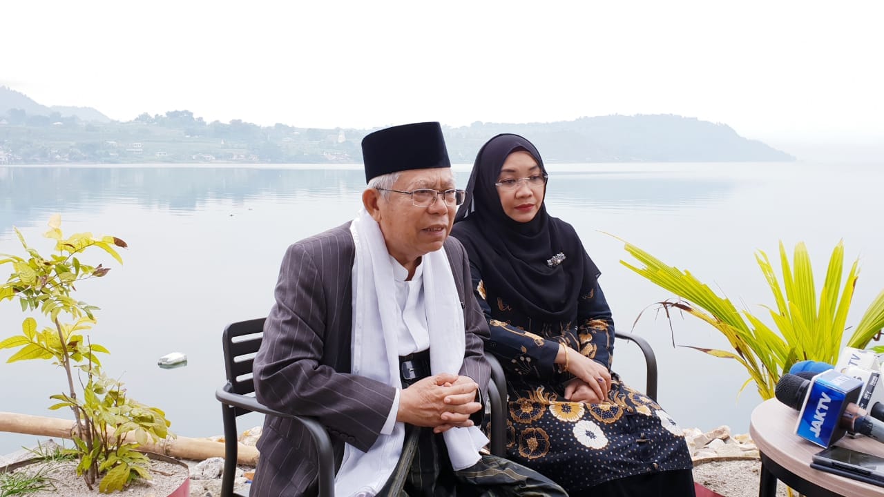 kiai-maruf-amin-dan-istri-di-medan-jpg_20181006_180636.jpg
